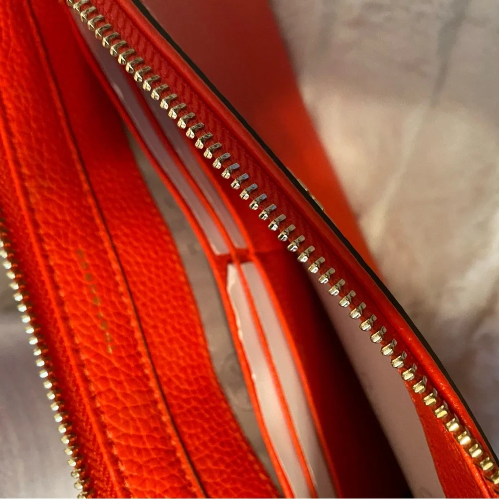 ❤️Flash SALE❤️New Tory Burch Leather Clutch Bag
